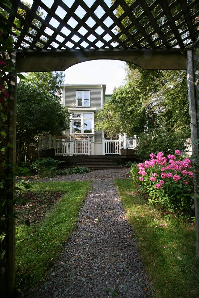 18 Rennies Mill Road